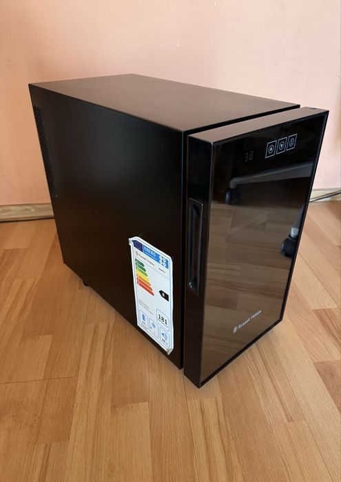 Răcitor de vinuri Russell Hobbs – 6 sticle
