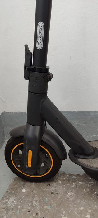 Электросамокат нирбот