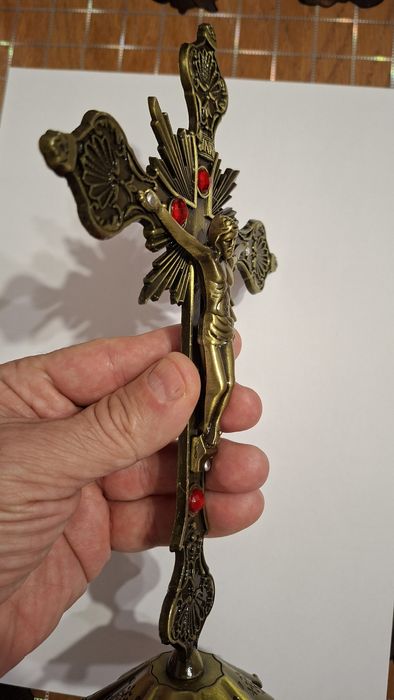 Cruce / crucifix ornamental cu suport.