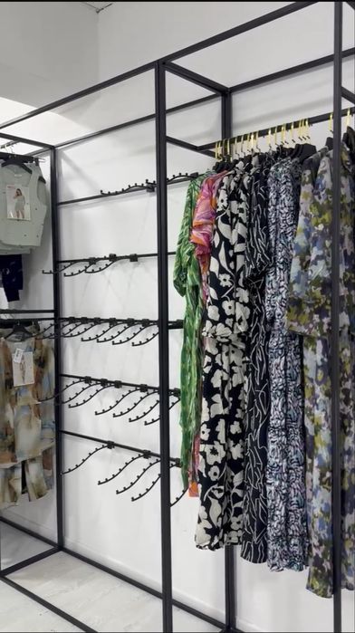 продается стойка для магазина одежды.(рейл)