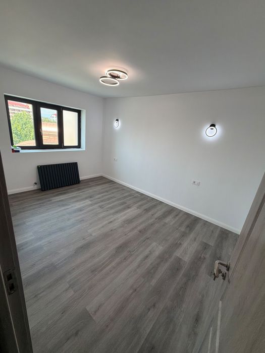 Ultracentral 3 camere