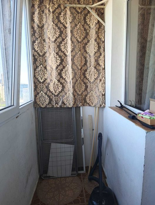 Apartament semidecomandat cu trei camere