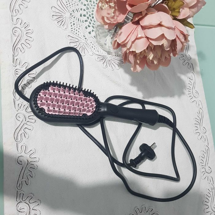 Perie electrica de indreptat părul