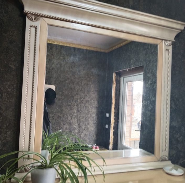 Продам комод с зеркалом!