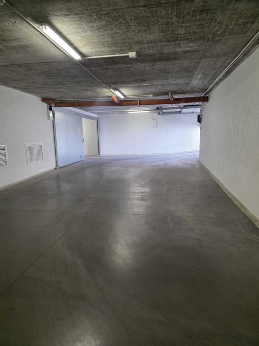 Дава се под наем Гараж / Паркомясто в София, Център - 18 кв.м за 127.5 € - Снимка #3