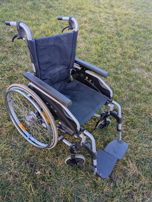 Carucior pliabil pentru persoane cu nevoi speciale ,  varstnici