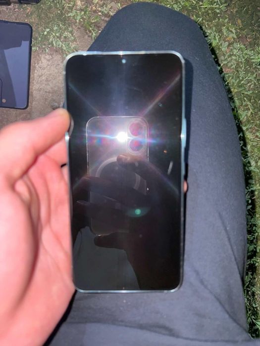 Продам Samsung s22