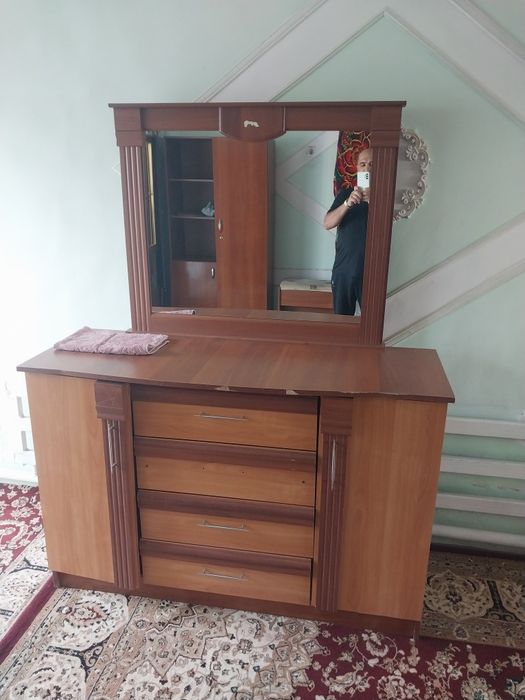 Спальни гарнитур 1та шифонера 2 та скафча 2та тумбочка 2та  термо 1та