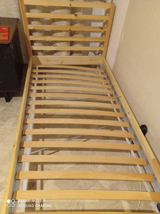 Единично легло с подматрачна рамка