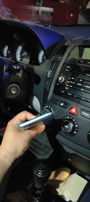 Vând Realme C21  albstru
