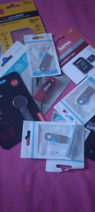 Stick  de 16 gb cu muzică