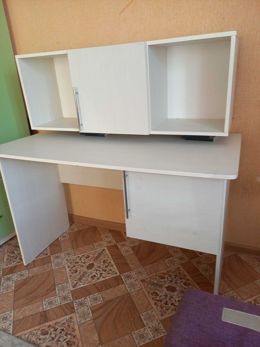 Стол письменный и полка