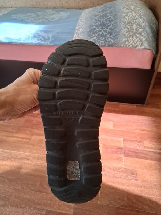 Чехли - черни и розови