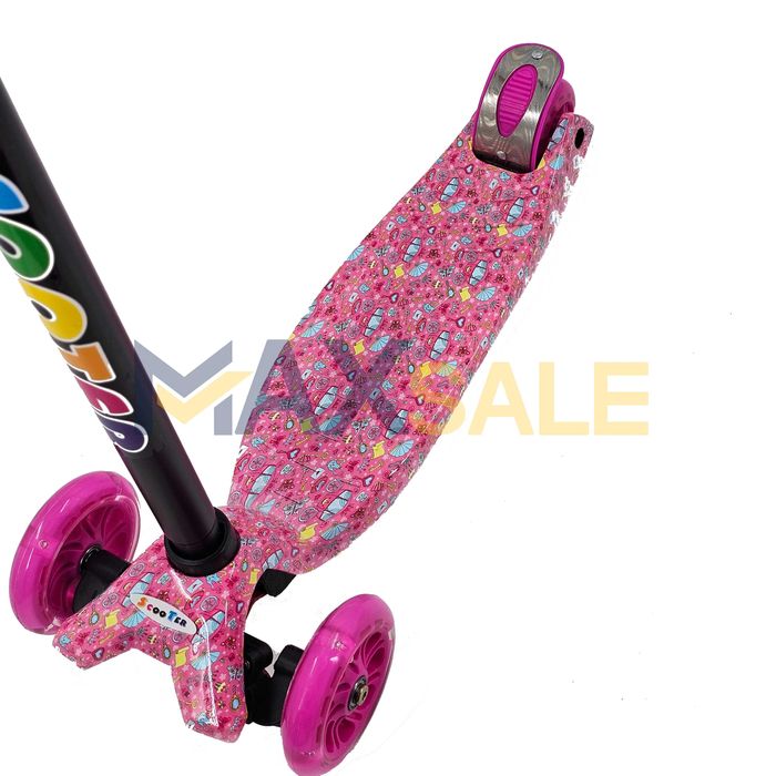 Детска тротинетка с 3 светещи колела розово многоцветна скутер колело