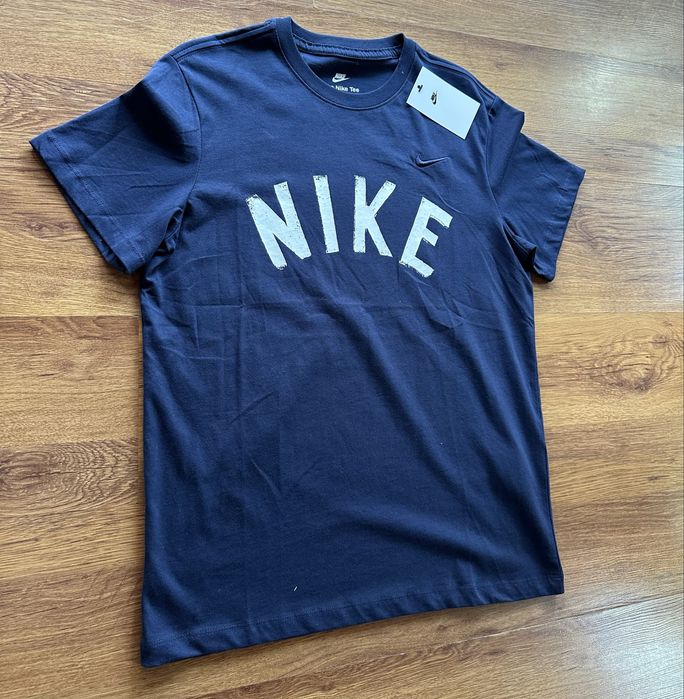 Мъжка,памучна,тъмно синя тениска Nike с бродирано лого