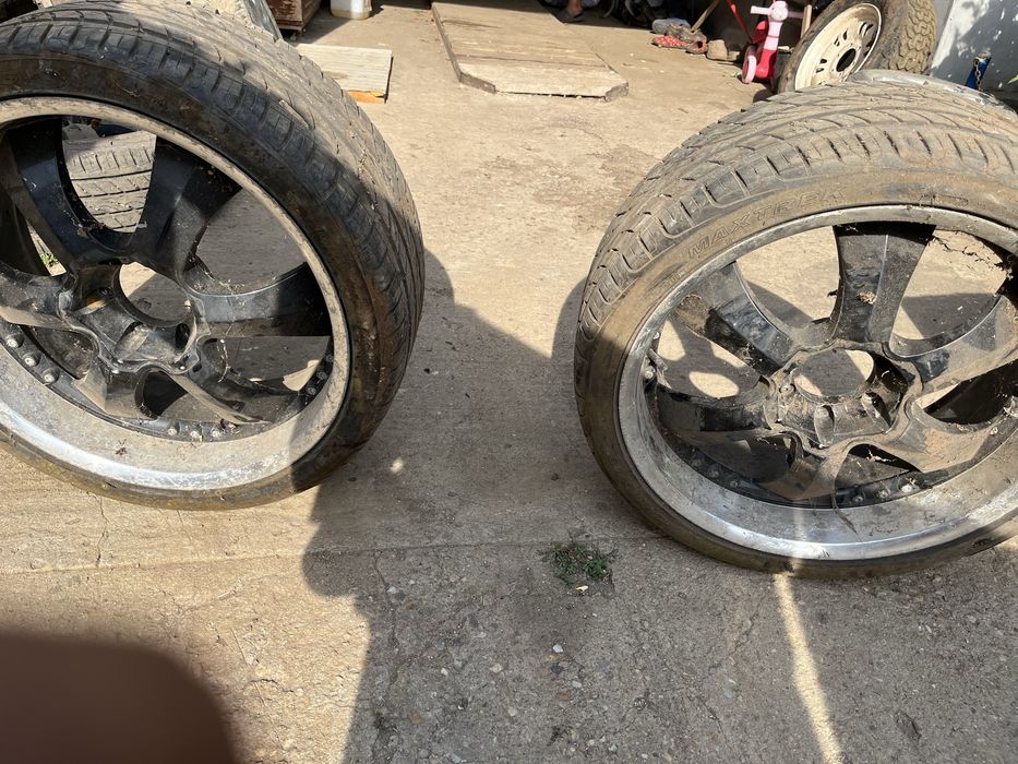 Vand jante cu anvelope doua seturi complete purtate pe mitsubishi L200