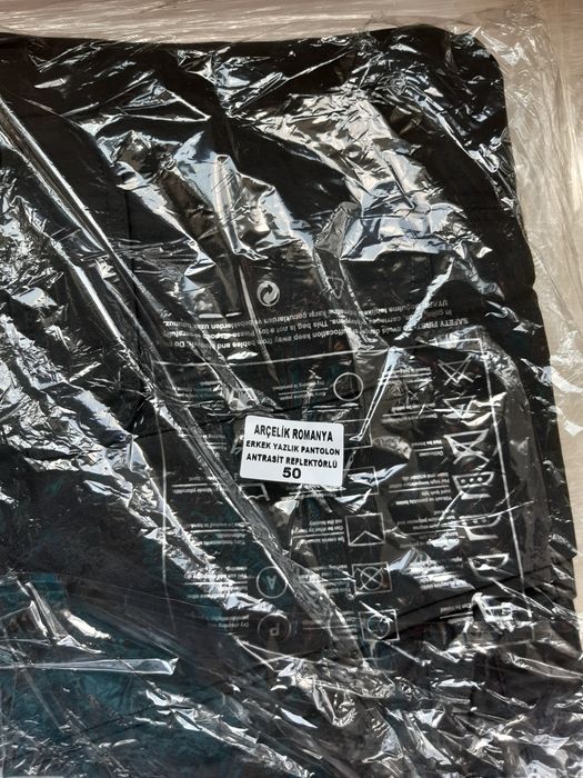 Vând pantalonii de salopetă standard. Firma Renania, mărimile 48