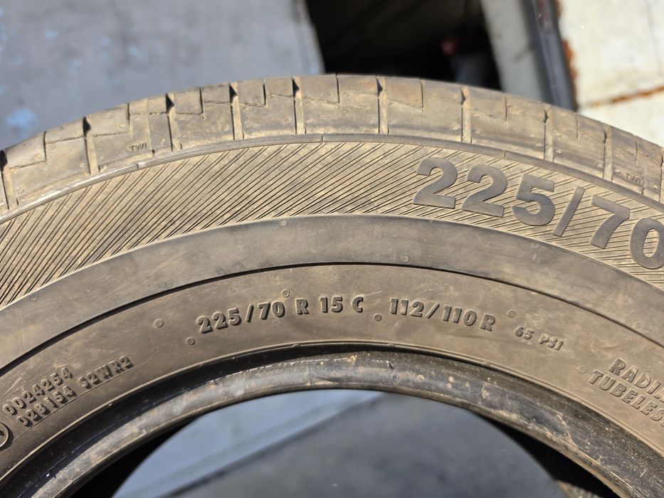 2 бр. гуми за бус 225/70/15C Barum DOT 1317 8 mm