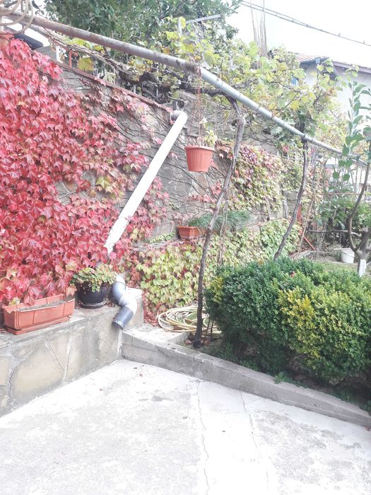 Продавам имот - четири етажна обзаведена къща