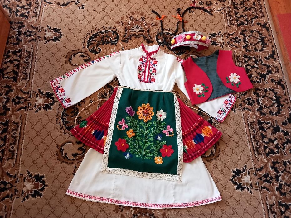 Народна носия за момиченце
