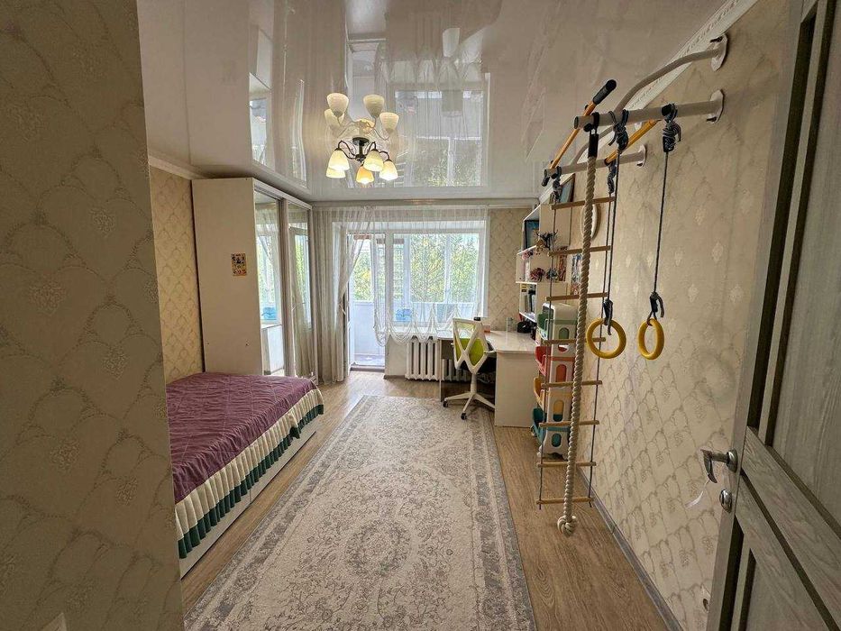 Продам 4-х комнатную картиру в районе бородинского магазина