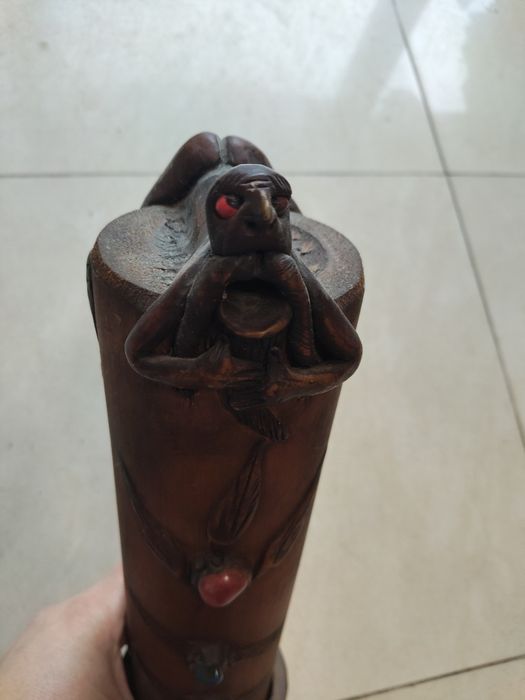 Дървен свещник в много добро състояние