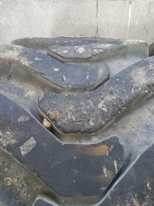 Vand cauciucuri buldo