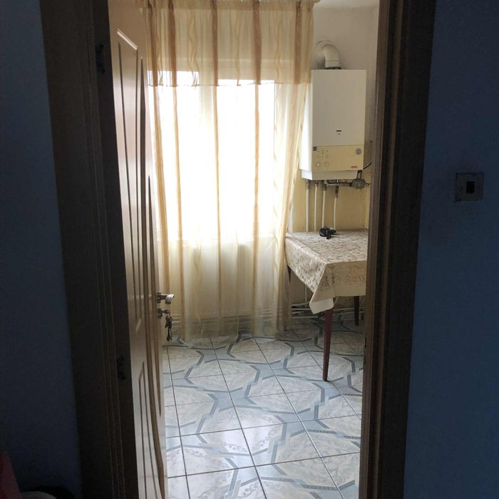 Apartament 3 camere semidecomandat