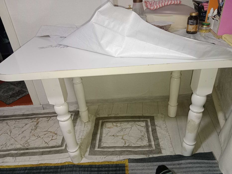 Продам,обеденный стол, натуральное дерево.