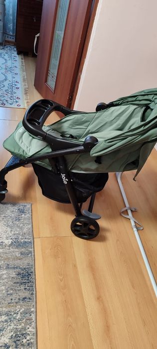 Продаётся коляска joie