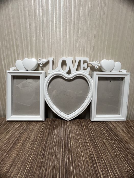 Продам рамки для фотографий, вазу.