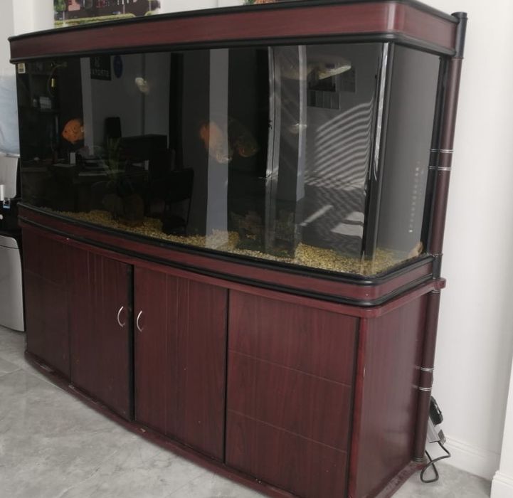 Продаётся аквариум в хорошем состоянии. Всё работает, трещин нет.