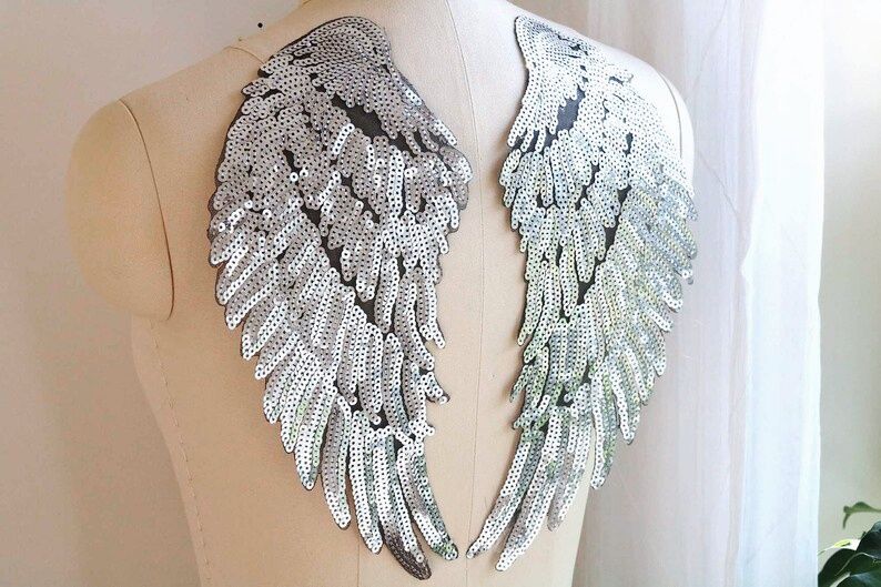 Релефни нашивки крила