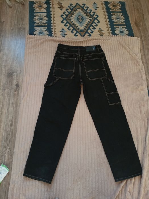 Чёрные джинсы, прямой крой