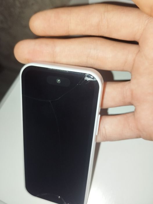 Новый Iphone 17 mini, уронили и сломался экран, НО работает идеально н