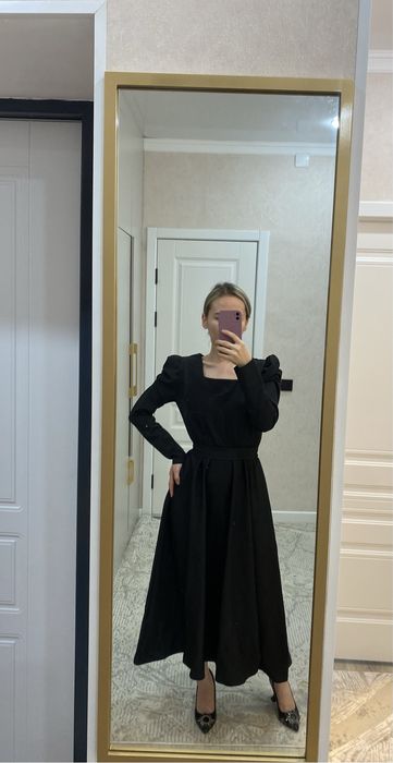 Қара көйлек сатылады