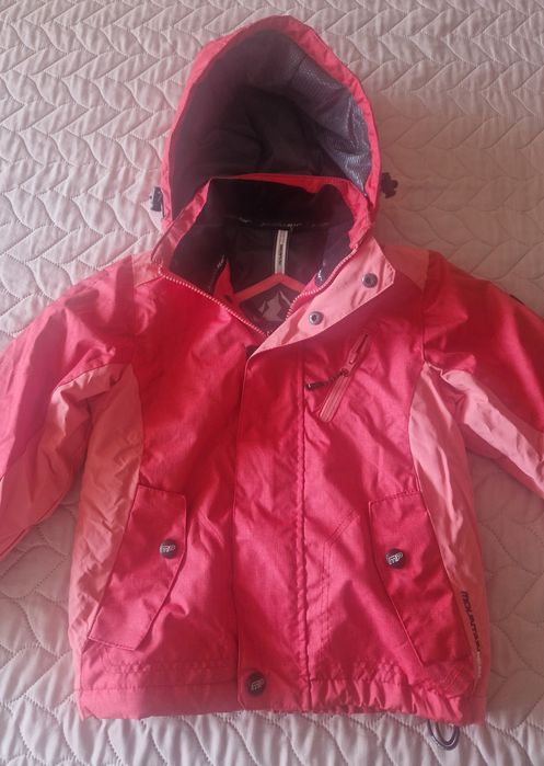 Детски якета на Benetton и Mountain peak