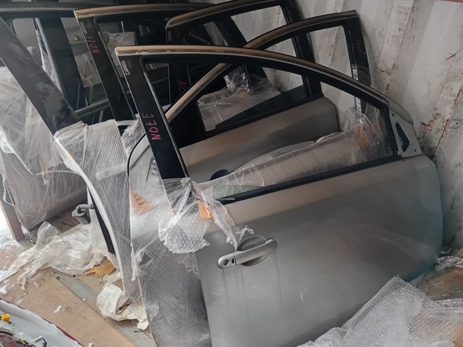 Передняя дверь Nissan Note