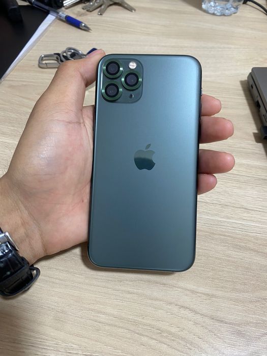 Ideal holatdagi iPhone sotiladi