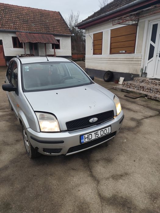 Ford Fusion din 2004 motor 1,4 benzină cu fiscal. Citiți anunțul.