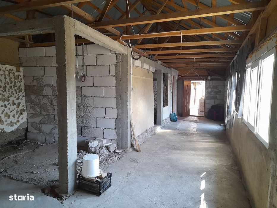 Casa de vânzare com. Florica