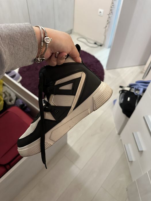 Дамски кецове