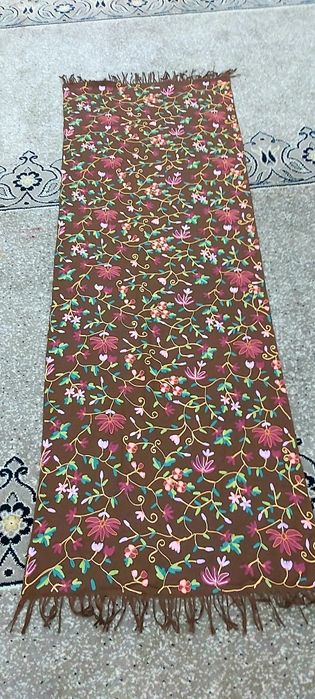 Нов вълнен шал бродерия