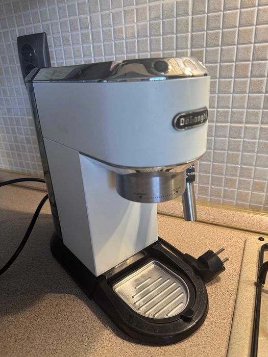 Espressor DeLonghi Dedica – stare foarte bună, compact