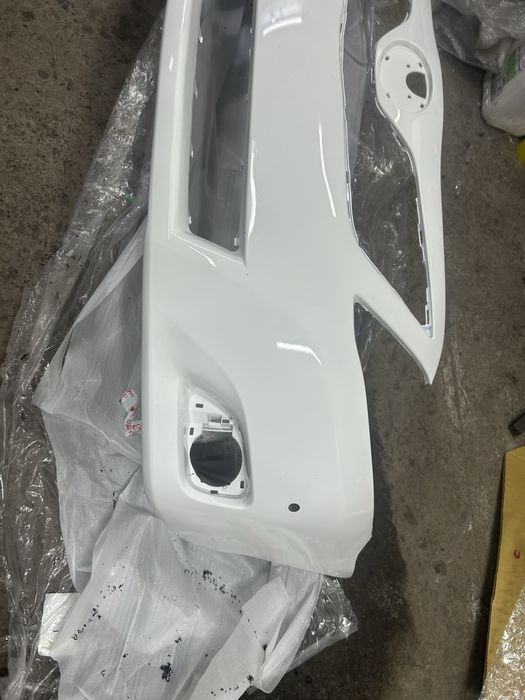 Продам бампер камри 45 белый с партрониками евро