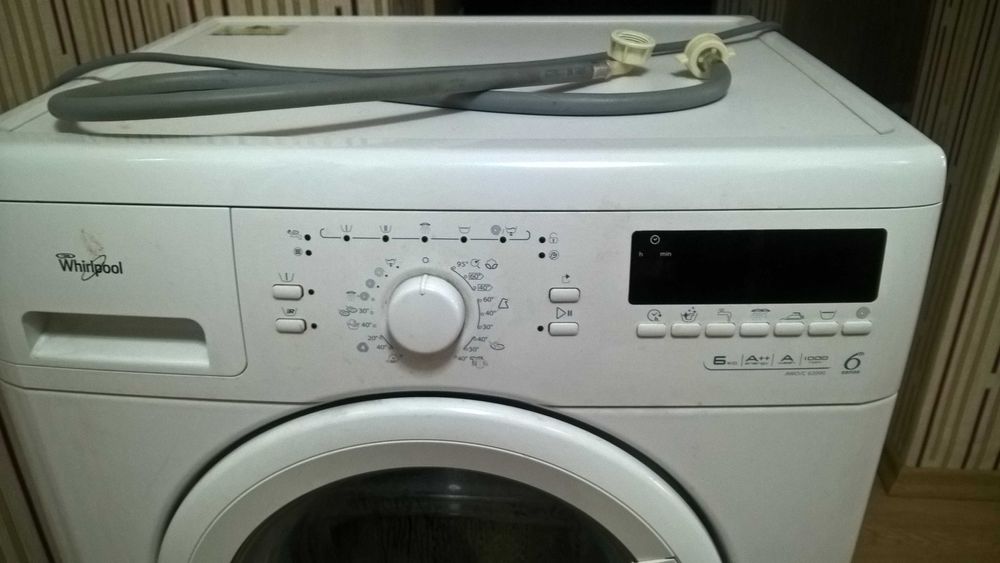 Пералня Whirlpool 6th Sense