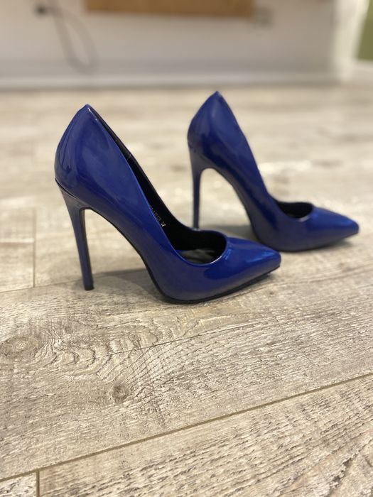 Vand pantofi stiletto dama nr 36, noi!