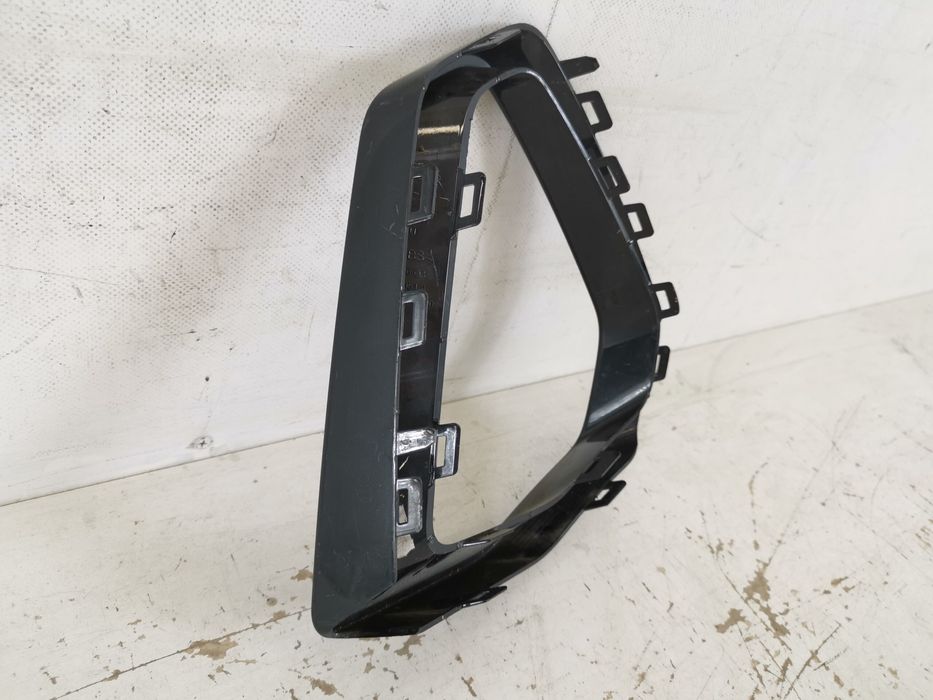 Рамка За Решетка Фар Предна Дясна Ауди Q3 / Audi Q3 Оригинална В Добро