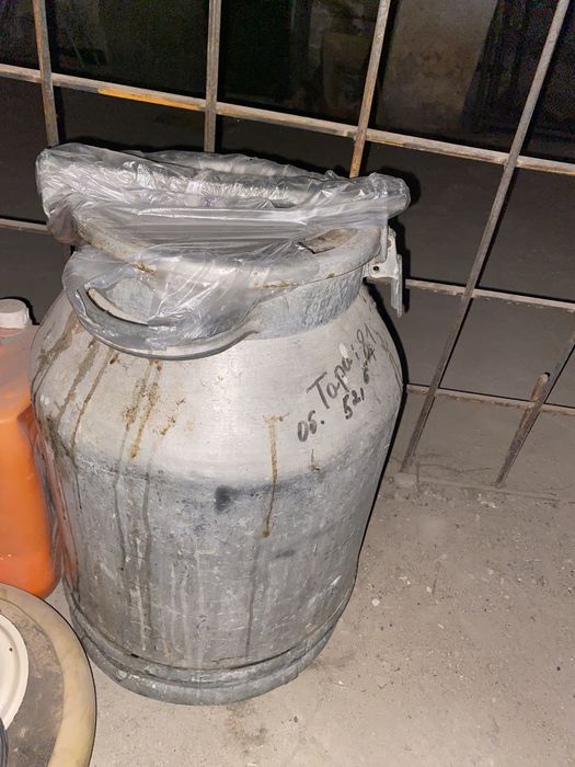 Продаю бидон 52л