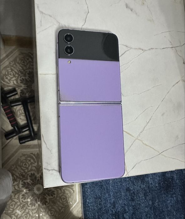 Samsung Galaxy Z Flip4
